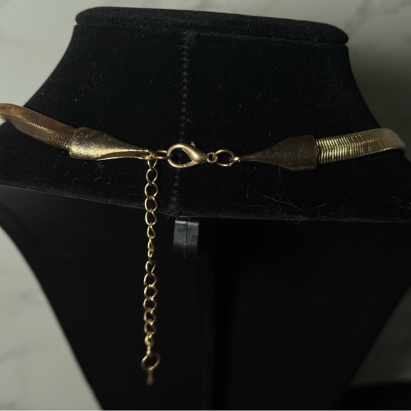 Elegant Gold Necklace with Textured Pendants - Picture 4 of 4